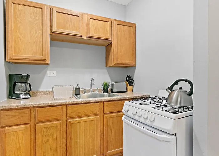 Апартаменты 1-bedroom Cozy & Modish - Marshfield W2 Rep Чикаго