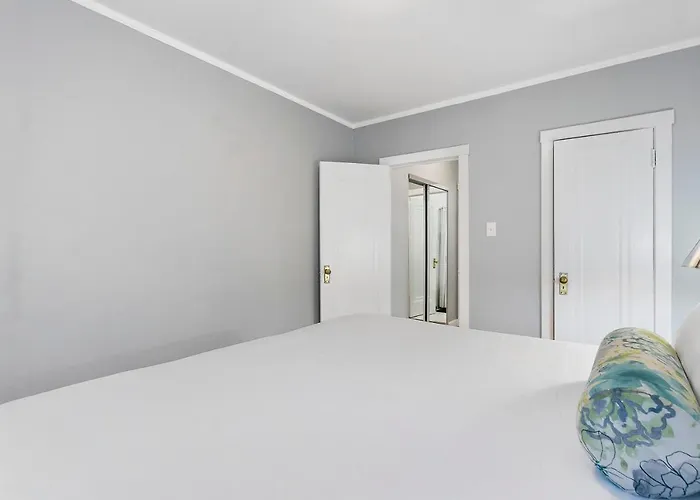 1-bedroom Cozy & Modish - Marshfield W2 Rep